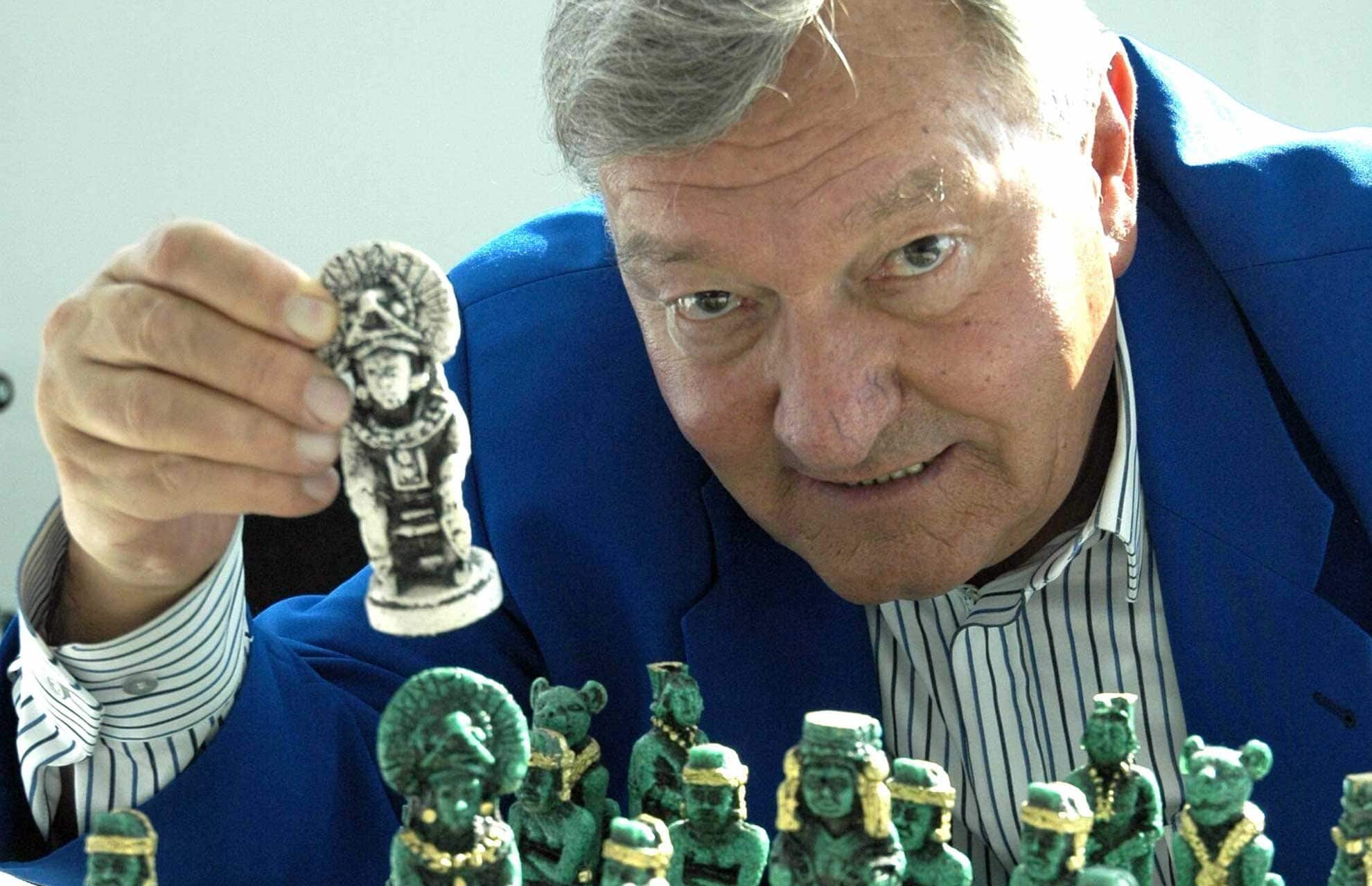 Erich Von Däniken Was Ich Jahrzehntelang Verschwiegen Habe Antigos Astronautas: uma reflexão sobre a pseudociência da ufologia