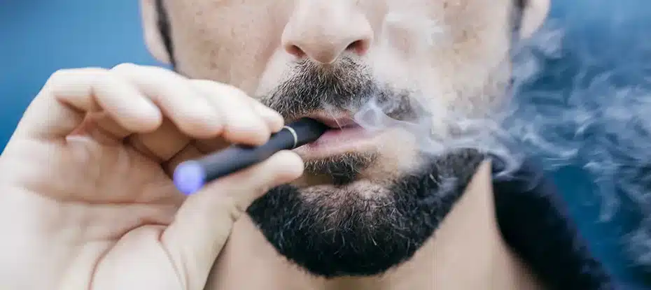 Mesmo os vapes sem nicotina podem danificar o tecido pulmonar