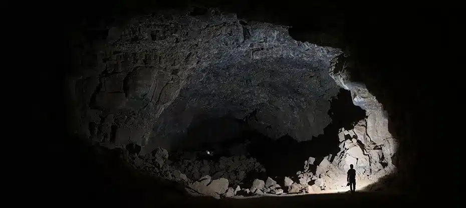 vida de humanos antigos numa caverna